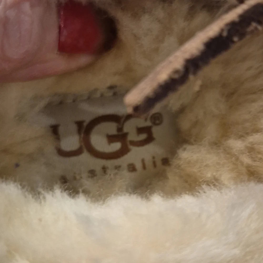 UGG: 